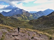 70 In discesa dal Passo di Mezzeno sul sent. 215